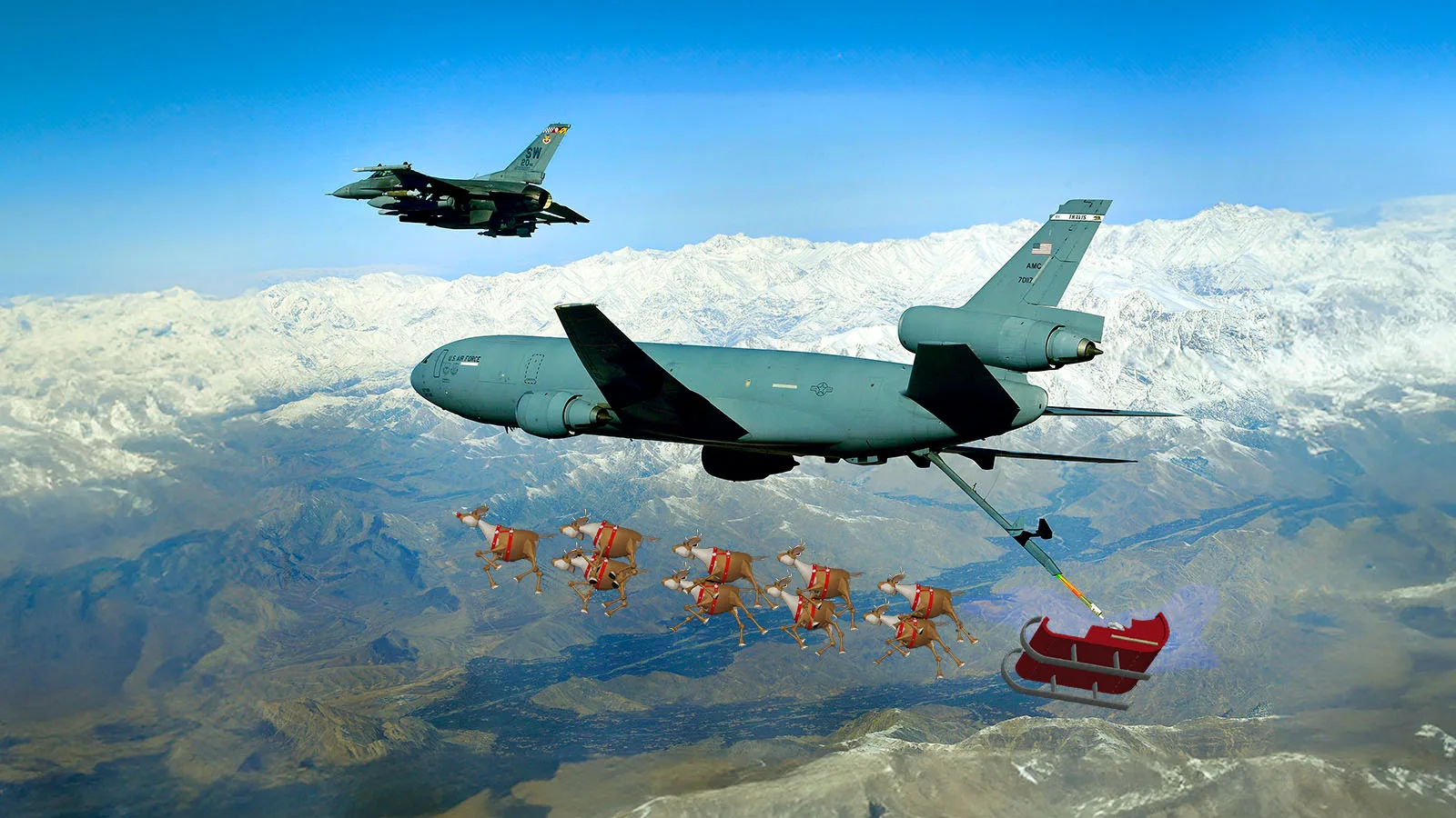 サンタクロースをサポートする米軍の空中給水機KC-10Aエクステンダー